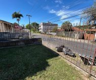 Terreno com 410m², 1 vaga no bairro Jardim Sabará em Porto Alegre