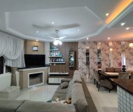 Casa com 170m², 4 dormitórios, 1 suíte, 2 vagas no bairro Sarandi em Porto Alegre