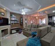 Casa com 170m², 4 dormitórios, 1 suíte, 2 vagas no bairro Sarandi em Porto Alegre