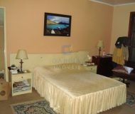 Casa com 550m², 5 dormitórios, 4 vagas no bairro Chácara das Pedras em Porto Alegre