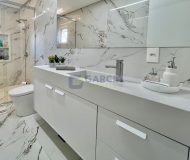 Casa em Condomínio com 309m², 3 dormitórios, 2 suítes, 4 vagas no bairro Vila Nova em Porto Alegre