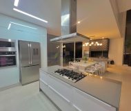 Casa em Condomínio com 309m², 3 dormitórios, 2 suítes, 4 vagas no bairro Vila Nova em Porto Alegre