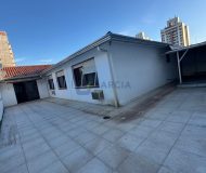 Casa com 396m², 4 dormitórios, 1 suíte, 4 vagas no bairro Jardim Lindóia em Porto Alegre