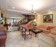 Casa com 381m², 4 dormitórios, 1 suíte, 4 vagas no bairro Chácara das Pedras em Porto Alegre