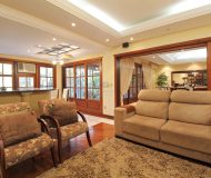 Casa com 381m², 4 dormitórios, 1 suíte, 4 vagas no bairro Chácara das Pedras em Porto Alegre