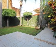 Casa com 381m², 4 dormitórios, 1 suíte, 4 vagas no bairro Chácara das Pedras em Porto Alegre