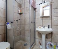 Casa com 381m², 4 dormitórios, 1 suíte, 4 vagas no bairro Chácara das Pedras em Porto Alegre