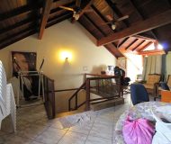 Casa com 381m², 4 dormitórios, 1 suíte, 4 vagas no bairro Chácara das Pedras em Porto Alegre