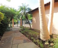 Casa com 381m², 4 dormitórios, 1 suíte, 4 vagas no bairro Chácara das Pedras em Porto Alegre