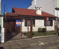 Casa com 154m², 3 dormitórios, 1 suíte, 3 vagas no bairro Sarandi em Porto Alegre