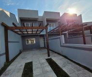 Casa com 187m², 3 dormitórios, 1 suíte, 2 vagas no bairro Sarandi em Porto Alegre