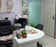 Casa com 310m², 3 dormitórios, 1 suíte, 2 vagas no bairro Jardim Itu Sabará em Porto Alegre