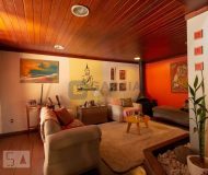 Casa com 350m², 4 dormitórios, 1 suíte, 3 vagas no bairro Jardim Itu em Porto Alegre