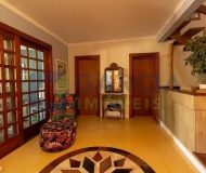 Casa com 350m², 4 dormitórios, 1 suíte, 3 vagas no bairro Jardim Itu em Porto Alegre