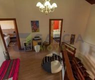 Casa com 350m², 4 dormitórios, 1 suíte, 3 vagas no bairro Jardim Itu em Porto Alegre