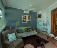 Casa com 350m², 4 dormitórios, 1 suíte, 3 vagas no bairro Jardim Itu em Porto Alegre