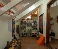 Casa com 350m², 4 dormitórios, 1 suíte, 3 vagas no bairro Jardim Itu em Porto Alegre