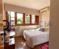 Casa com 350m², 4 dormitórios, 1 suíte, 3 vagas no bairro Jardim Itu em Porto Alegre