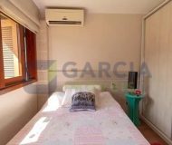 Casa com 350m², 4 dormitórios, 1 suíte, 3 vagas no bairro Jardim Itu em Porto Alegre