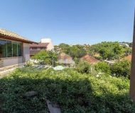 Casa com 350m², 4 dormitórios, 1 suíte, 3 vagas no bairro Jardim Itu em Porto Alegre