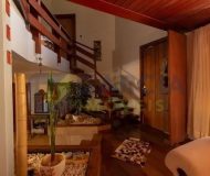 Casa com 350m², 4 dormitórios, 1 suíte, 3 vagas no bairro Jardim Itu em Porto Alegre