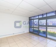 Prédio com 2.042m² no bairro Navegantes em Porto Alegre