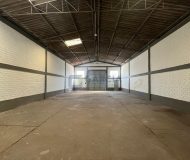 Depósito com 240m², 3 vagas no bairro Sarandi em Porto Alegre