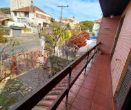Casa com 200m², 4 dormitórios, 2 vagas no bairro Partenon em Porto Alegre
