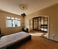 Casa com 240m², 4 dormitórios, 3 suítes, 2 vagas no bairro Floresta em Porto Alegre