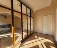 Casa com 240m², 4 dormitórios, 3 suítes, 2 vagas no bairro Floresta em Porto Alegre