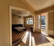 Casa com 240m², 4 dormitórios, 3 suítes, 2 vagas no bairro Floresta em Porto Alegre