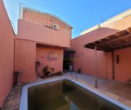 Casa com 240m², 4 dormitórios, 3 suítes, 2 vagas no bairro Floresta em Porto Alegre