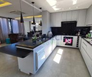 Casa em Condomínio com 307m², 3 dormitórios, 2 suítes, 2 vagas no bairro Condomínio Buena Vista em Viamão