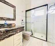 Casa com 202m², 3 dormitórios, 1 suíte, 5 vagas no bairro Jardim Itu em Porto Alegre