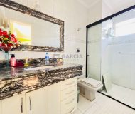 Casa com 202m², 3 dormitórios, 1 suíte, 5 vagas no bairro Jardim Itu em Porto Alegre