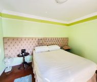 Casa com 202m², 3 dormitórios, 1 suíte, 5 vagas no bairro Jardim Itu em Porto Alegre