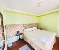 Casa com 202m², 3 dormitórios, 1 suíte, 5 vagas no bairro Jardim Itu em Porto Alegre