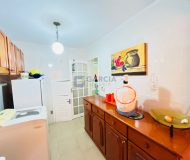 Casa com 202m², 3 dormitórios, 1 suíte, 5 vagas no bairro Jardim Itu em Porto Alegre