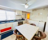 Casa com 202m², 3 dormitórios, 1 suíte, 5 vagas no bairro Jardim Itu em Porto Alegre