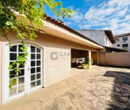 Casa com 202m², 3 dormitórios, 1 suíte, 5 vagas no bairro Jardim Itu em Porto Alegre