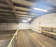 Depósito com 210m² no bairro Sarandi em Porto Alegre