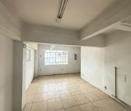 Depósito com 210m² no bairro Sarandi em Porto Alegre