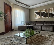 Casa com 212m², 3 dormitórios, 1 suíte, 3 vagas no bairro Rubem Berta em Porto Alegre