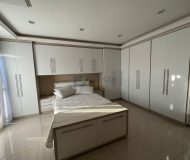 Casa com 212m², 3 dormitórios, 1 suíte, 3 vagas no bairro Rubem Berta em Porto Alegre