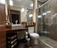 Casa com 212m², 3 dormitórios, 1 suíte, 3 vagas no bairro Rubem Berta em Porto Alegre