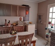 Casa com 188m², 3 dormitórios, 1 suíte, 3 vagas no bairro Jardim Itu Sabará em Porto Alegre