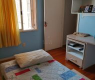 Casa com 188m², 3 dormitórios, 1 suíte, 3 vagas no bairro Jardim Itu Sabará em Porto Alegre