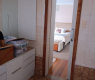 Casa com 188m², 3 dormitórios, 1 suíte, 3 vagas no bairro Jardim Itu Sabará em Porto Alegre