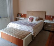 Casa com 188m², 3 dormitórios, 1 suíte, 3 vagas no bairro Jardim Itu Sabará em Porto Alegre