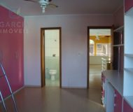 Casa com 319m², 3 dormitórios, 2 suítes, 3 vagas no bairro Santa Fé em Porto Alegre